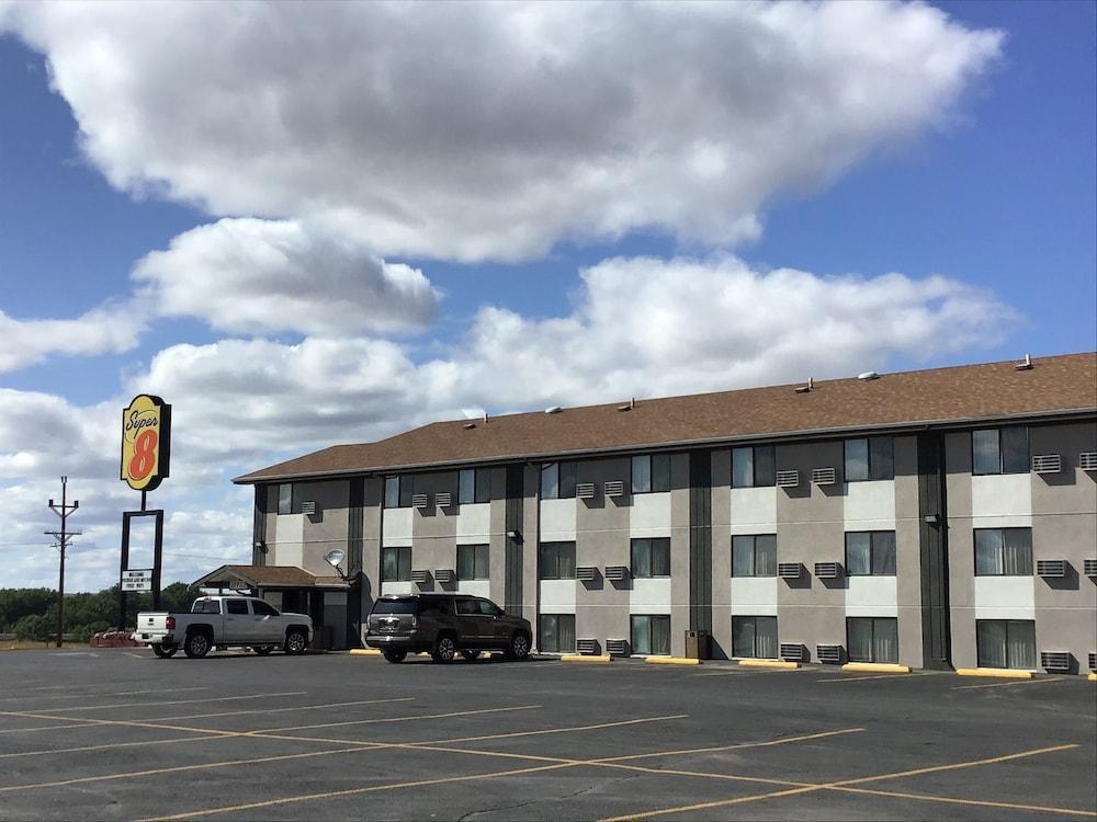 Super 8 By Wyndham Miles City Εξωτερικό φωτογραφία