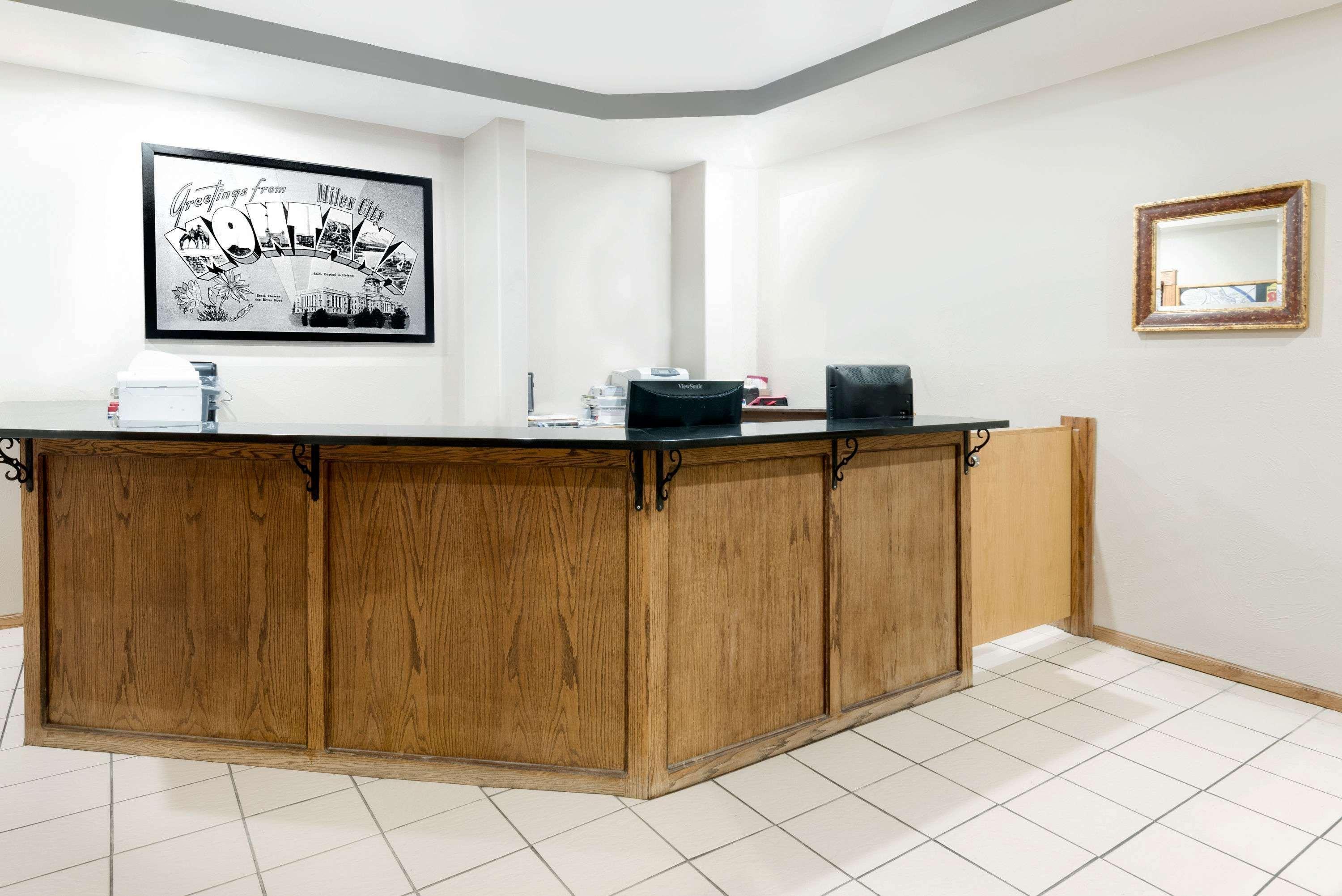 Super 8 By Wyndham Miles City Εξωτερικό φωτογραφία