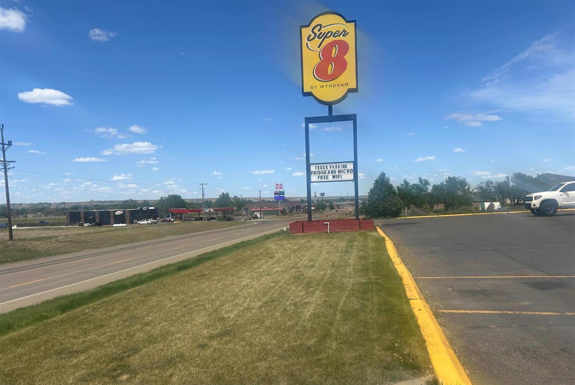 Super 8 By Wyndham Miles City Εξωτερικό φωτογραφία